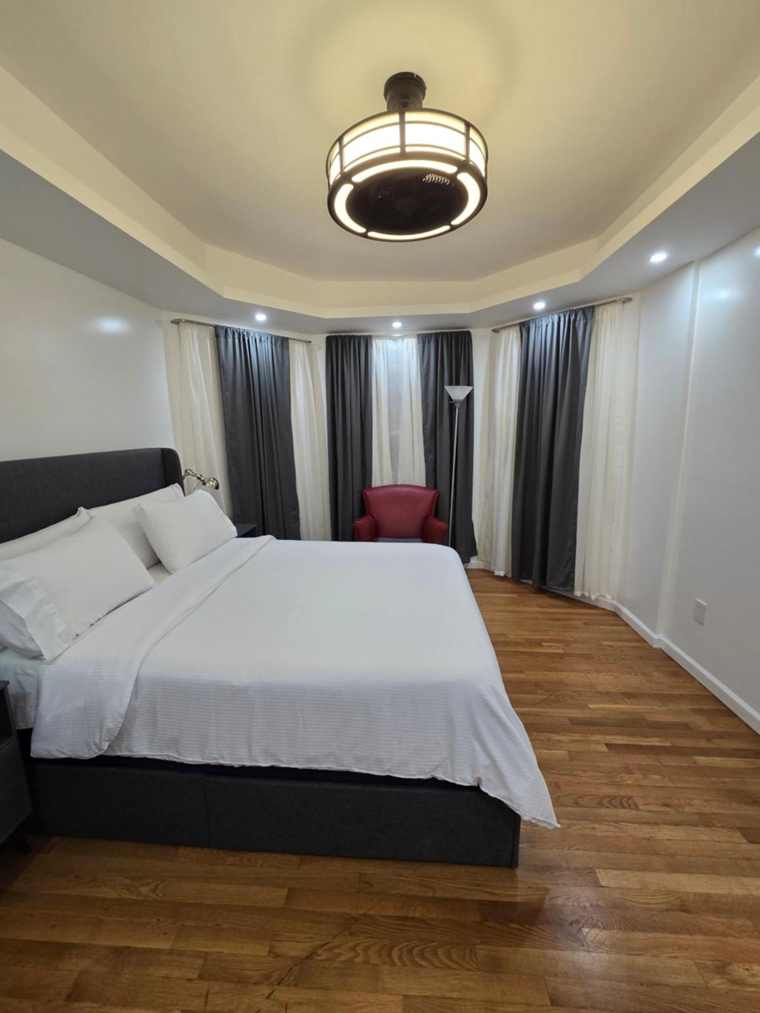 Beautiful Boston Bedroom - New Renovation Bagian luar foto