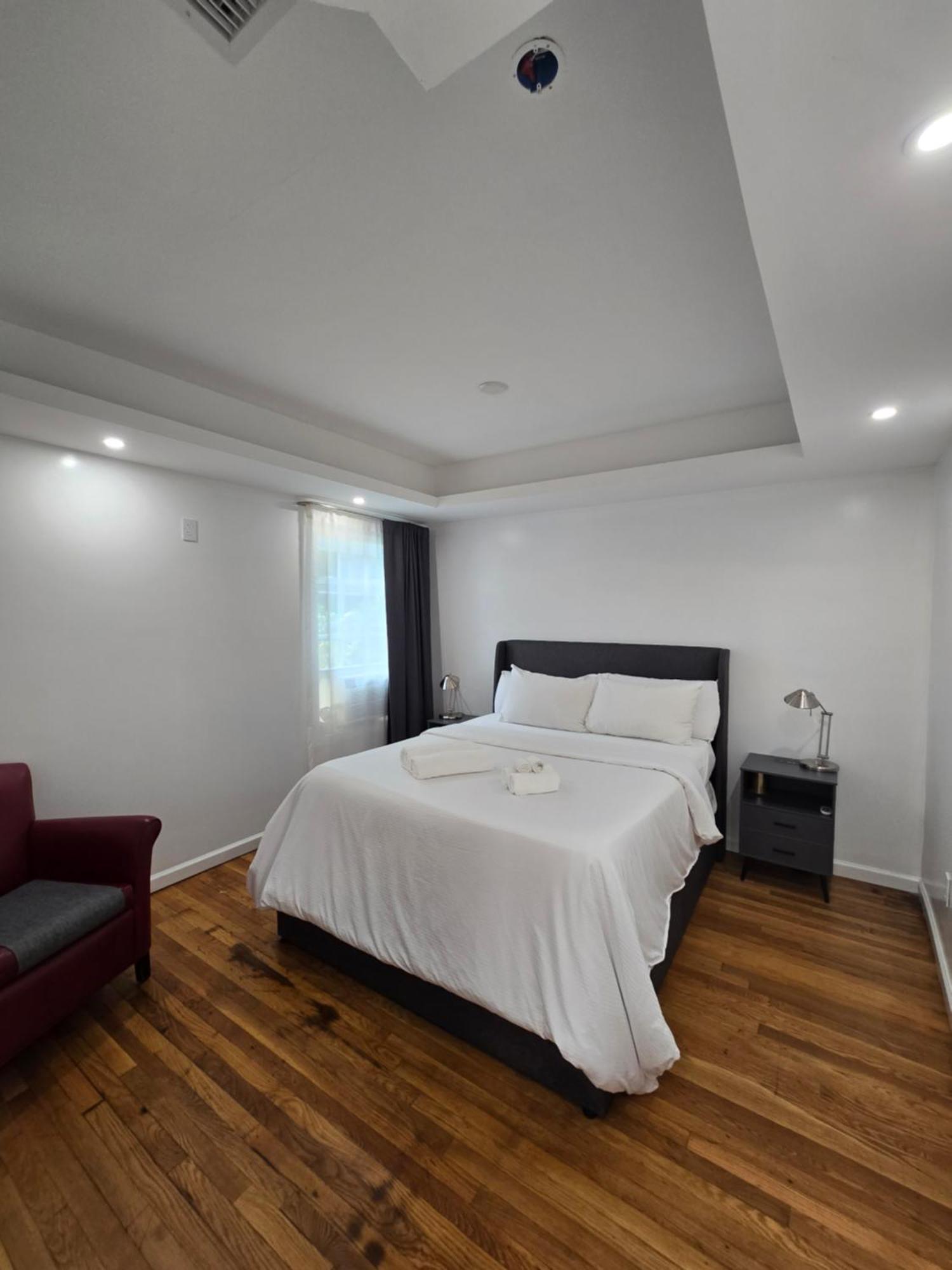 Beautiful Boston Bedroom - New Renovation Bagian luar foto